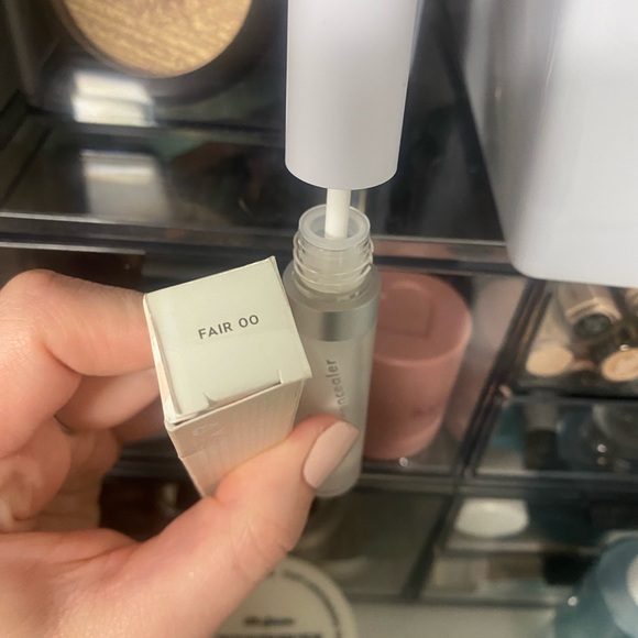 Colour Pop No Filter Concealer NEW - Picture 2 of 2